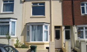 Dewe Road Bills Inclusive 3 double beds – Close to Brighton Uni LET AGREED