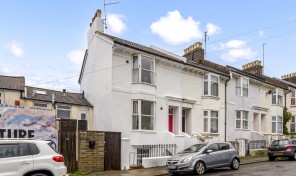 Pevensey Road – Super newly decorated flat with garden space